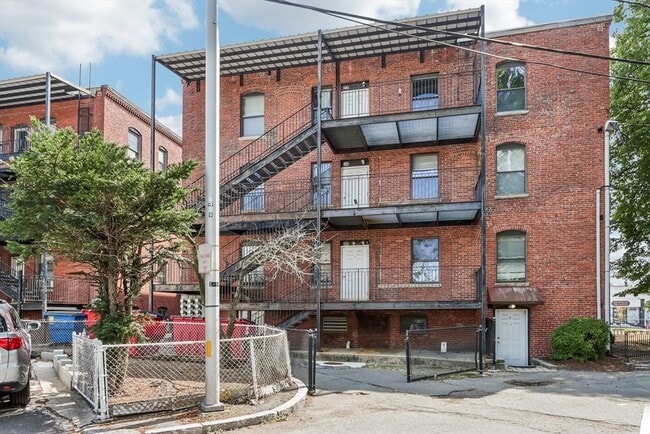 Building Photo - 550 Main St