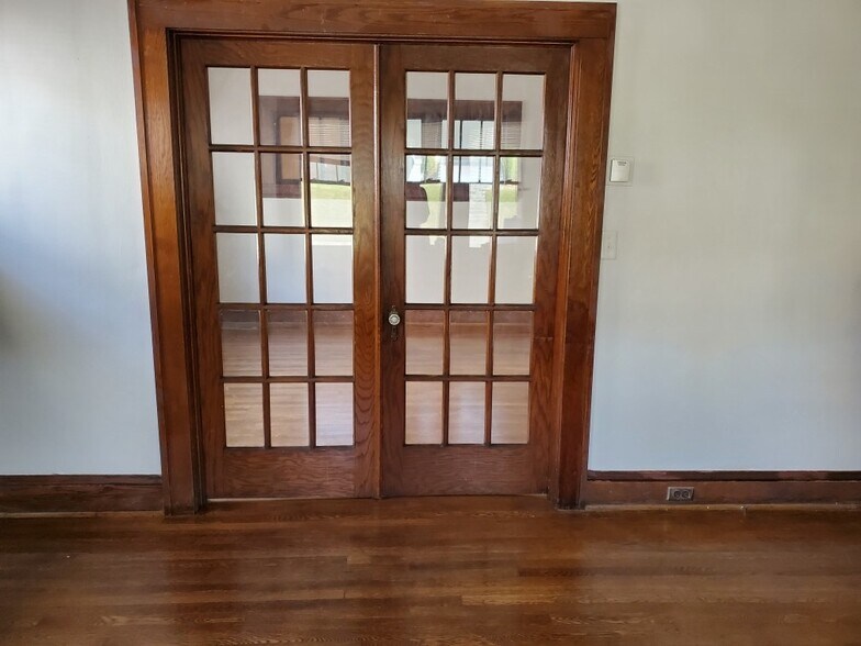 Dining room connects to living room and kitchen - 1722 Chapman Ave SW