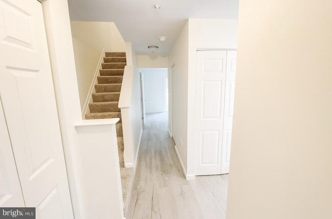Building Photo - 45293 Rumsford Ln