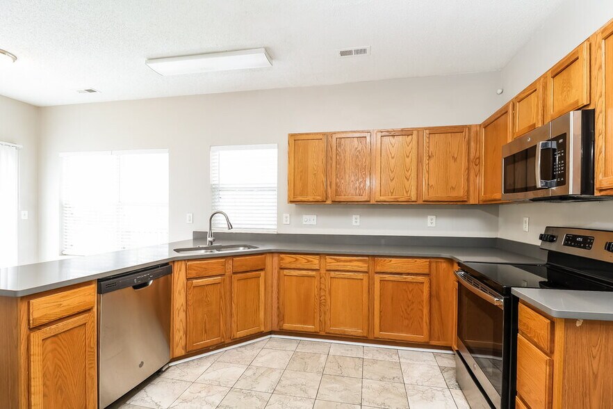 Building Photo - 8703 Bodkin Ct