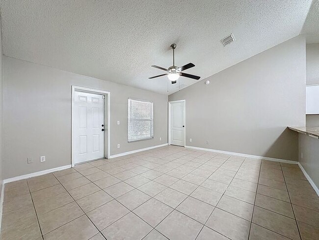 Building Photo - Charming 3-Bedroom Rental in Poinciana