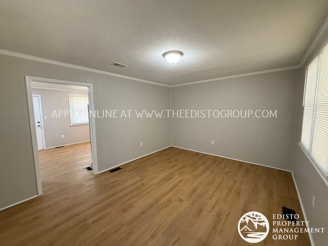 Building Photo - 3BR / 1.5BA Home in Quiet Orangeburg Neigh...