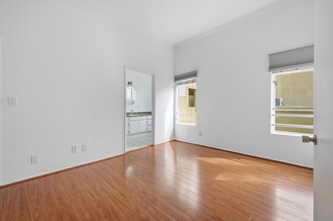 Building Photo - Highland Park 2 Bed / 2 Bath Condo with Resort-Style Amenities