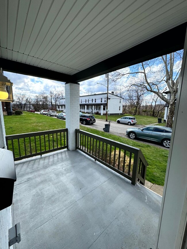 Building Photo - Lovely Two Bedroom Townhome with Fenced Yard