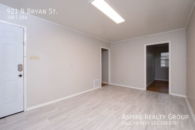 Building Photo - Updated 3 bedroom Home in Midtown