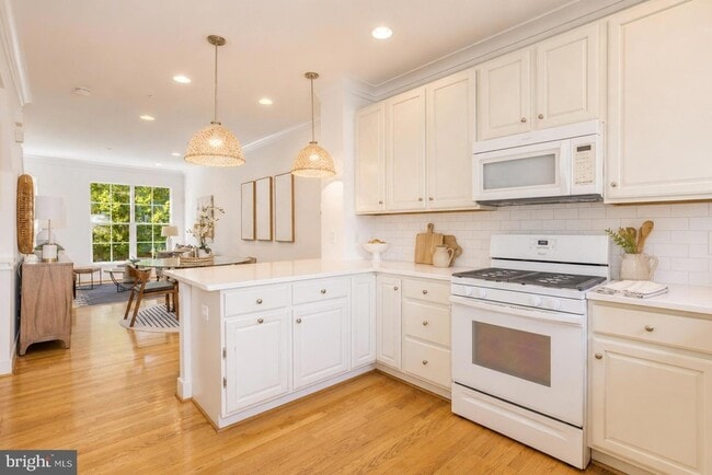 Building Photo - 4548 Longfellow St