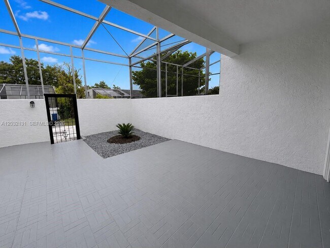 Building Photo - 9780 SW 92nd Terrace