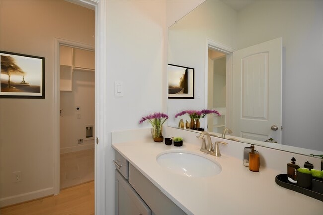 Building Photo - 1847 Sul Ross St