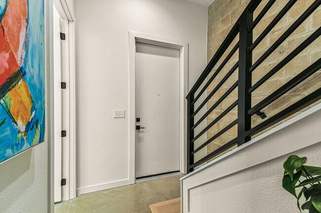 Building Photo - Canvas GWX