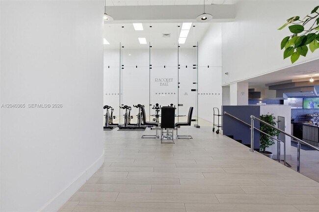 Building Photo - 16500 Collins Ave