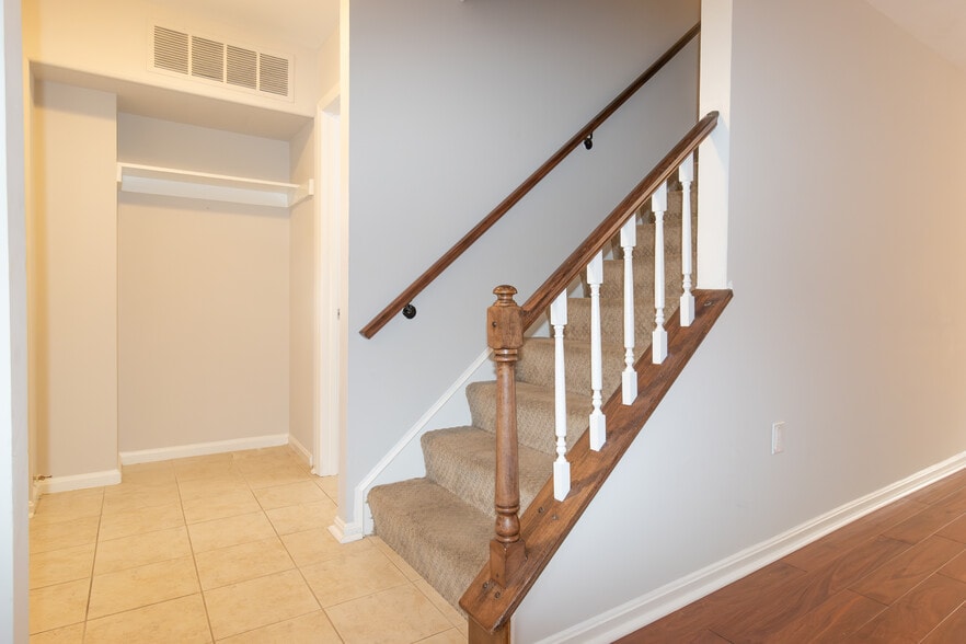 Building Photo - 6558 Gildar St