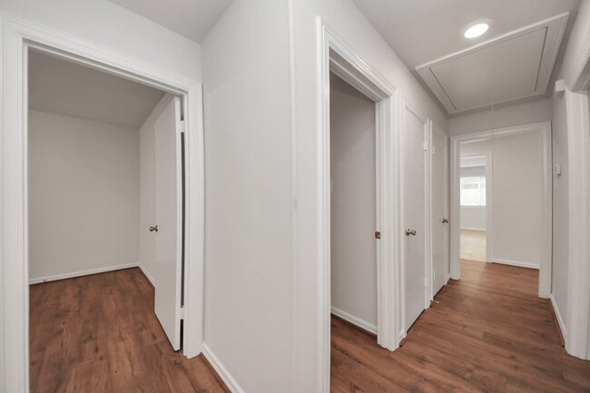 Building Photo - 6034 John Dreaper Dr