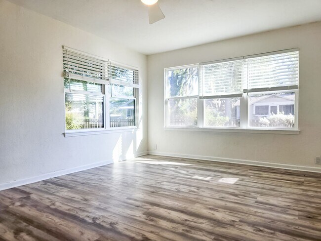 Building Photo - Beautiful 4/2 in Gainesville's Beldevere Area