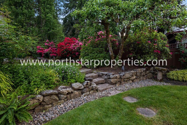 Building Photo - Custom Built Lake Oswego Home Near Lakerid...