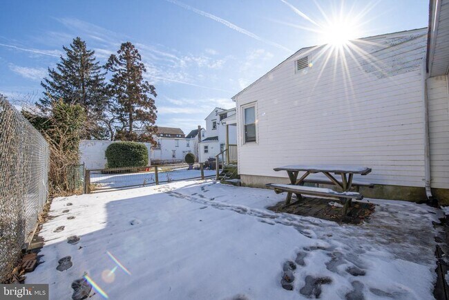 Building Photo - 131 Bridgeboro St