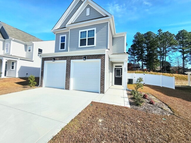 Building Photo - Gated Community with Amenities!