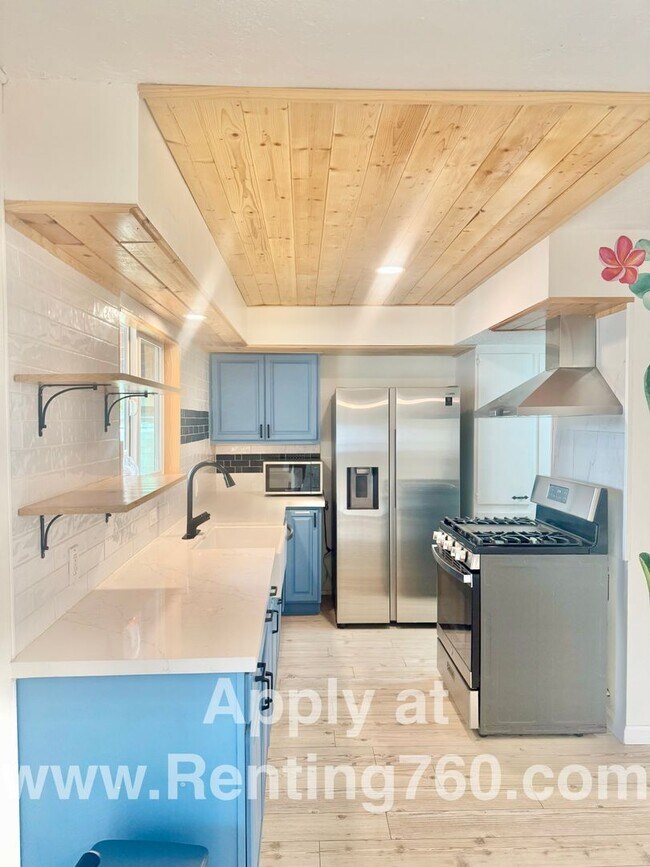 Building Photo - Stylish 3-Bedroom Home with Fenced Yard, S...