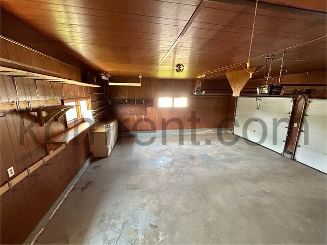 Building Photo - 720 Poplar St