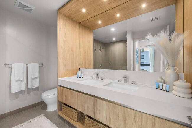 Building Photo - 11 NE 6th St