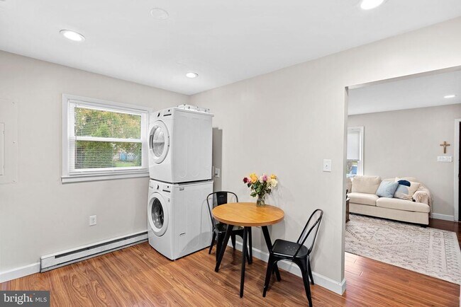 Building Photo - 219 Josephine St