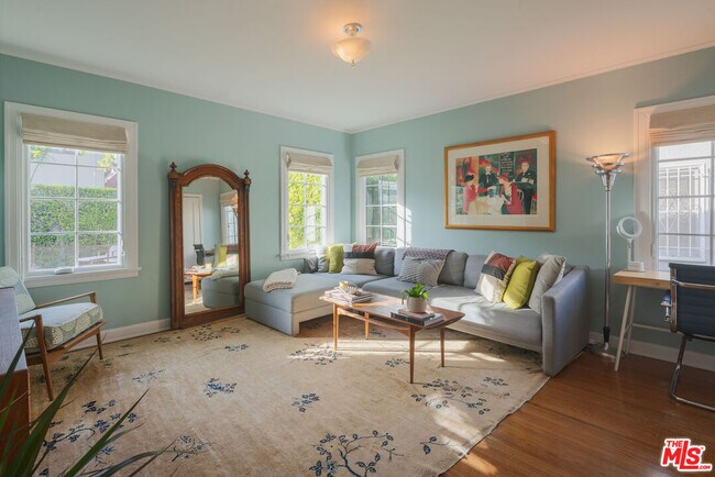 Building Photo - 513 N Mansfield Ave