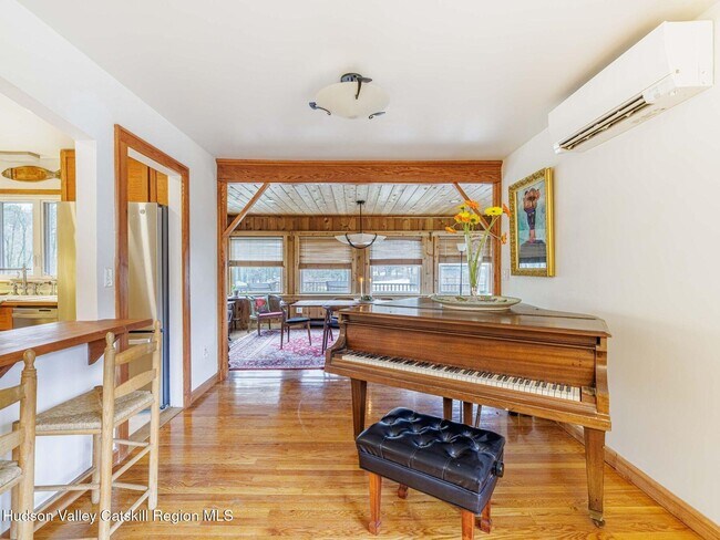 Building Photo - 10 Purdy Hollow Rd