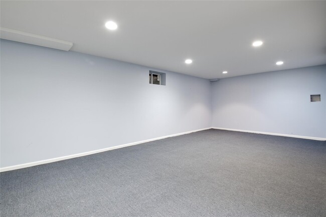 Building Photo - 89 Papermill Rd