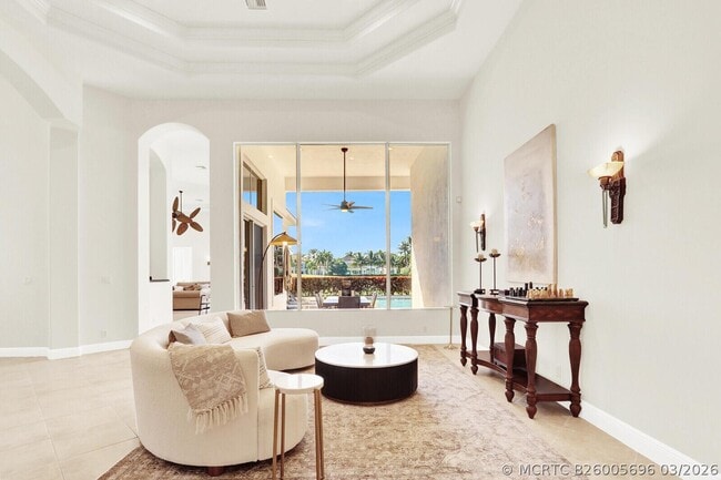 Building Photo - 528 Les Jardin Dr