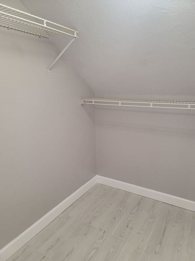 Building Photo - MODERN! Walk to FSU 2/2 w/ Marble Counters, Stainless Steel Appliances, & Privacy Fenced Yard! Av...