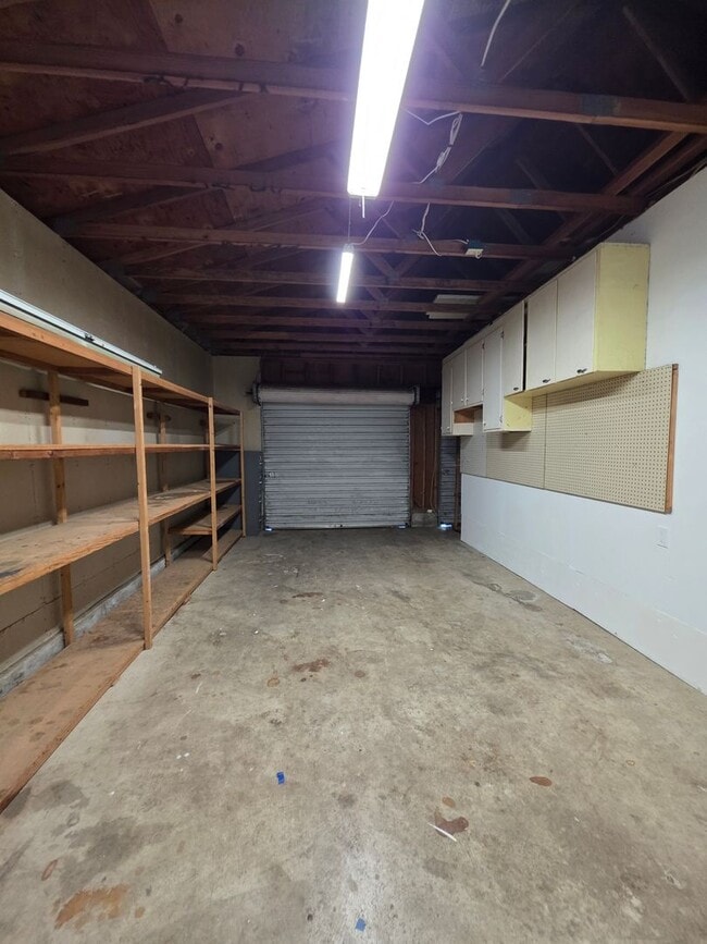 Building Photo - Charming 3 bedroom 2 bath