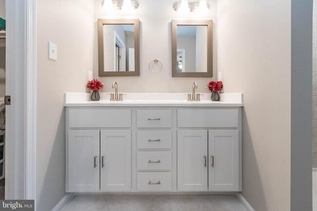 Building Photo - 342 Europa Way