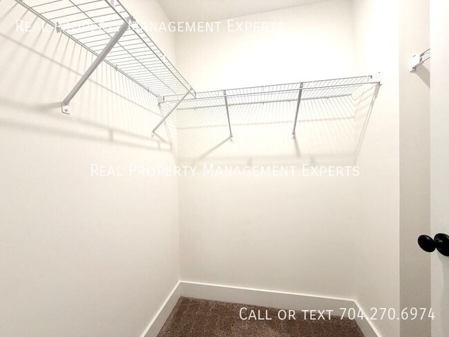 Building Photo - 412 N Scruggs St