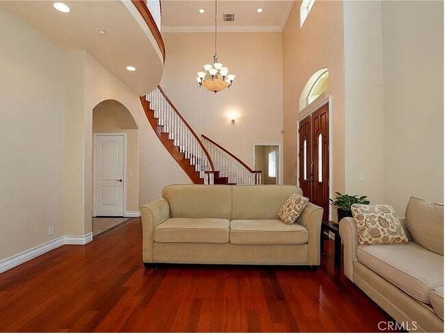 Building Photo - 5 Bedroom & 5.5 Bathroom