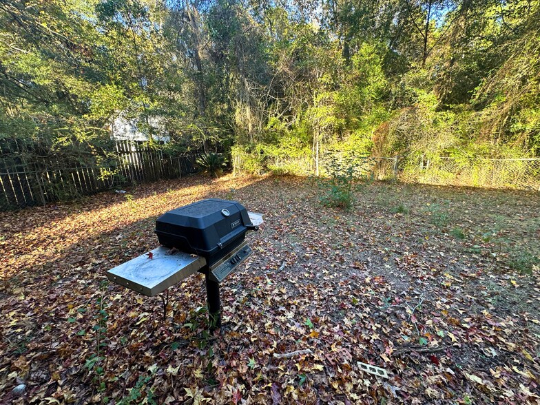 Building Photo - 56 Alan Dr