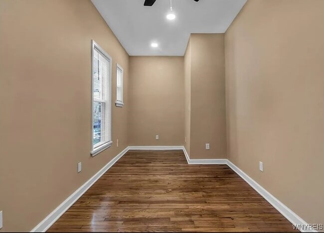Building Photo - 378 Breckenridge St