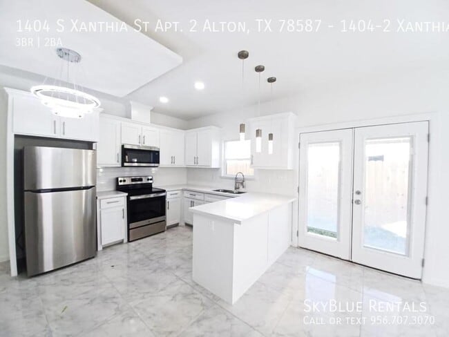 Building Photo - 1404 S Xanthia St