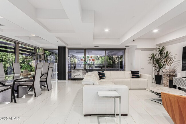 Building Photo - 7121 E Rancho Vista Dr