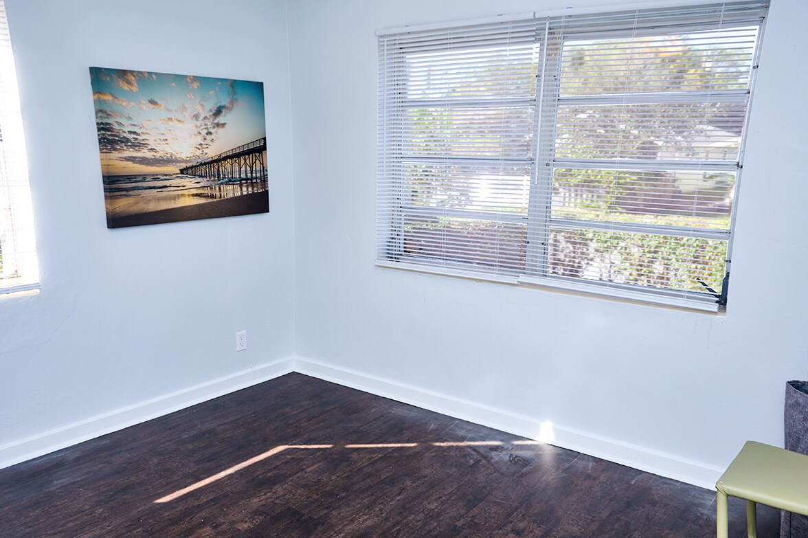 Sunny 2nd bedroom - no carpet! - 126 S E St