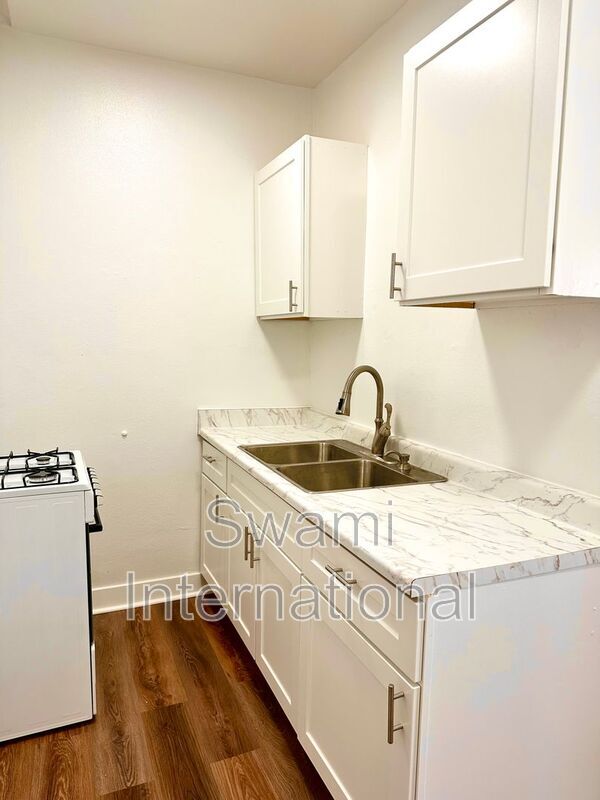 Building Photo - 521 N Avalon Blvd