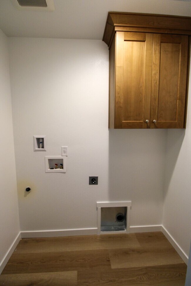 Building Photo - HANKEL1892-1898