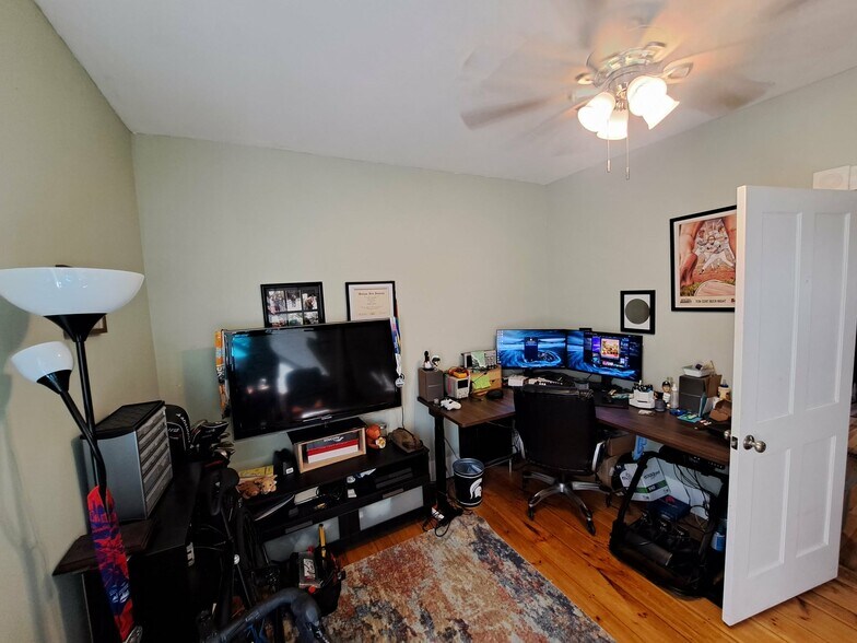 bedroom 2 - 377 Pearl St
