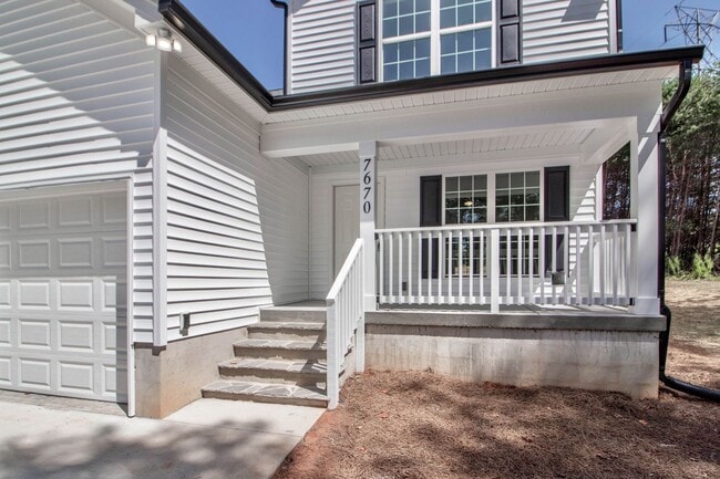 Building Photo - Lux Three Bedroom Townhouse in Sherrills Ford