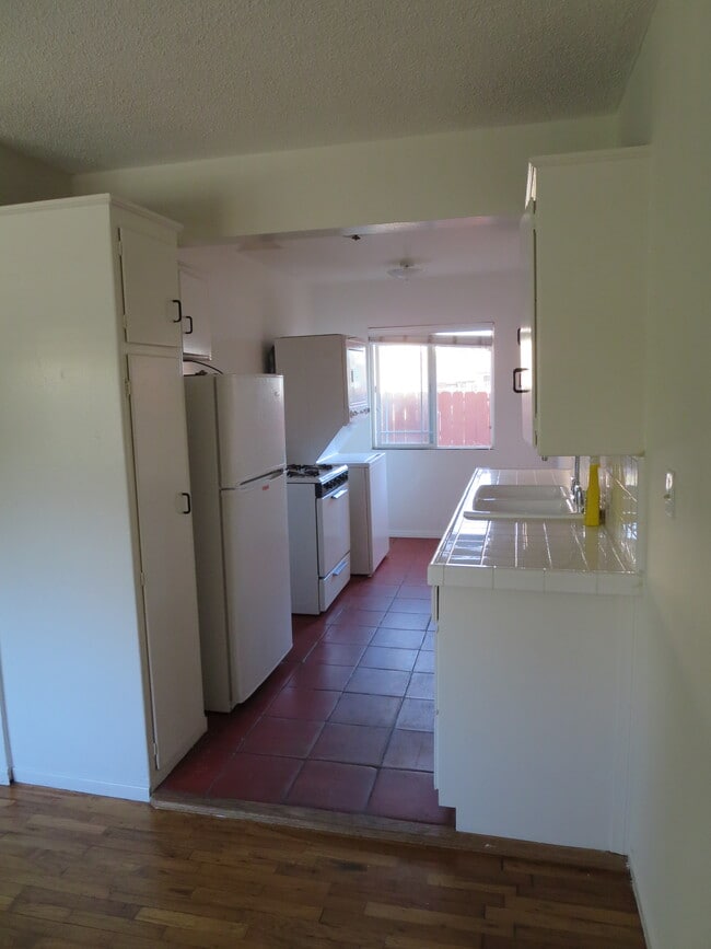 Kitchen - 502 Indiana Ave