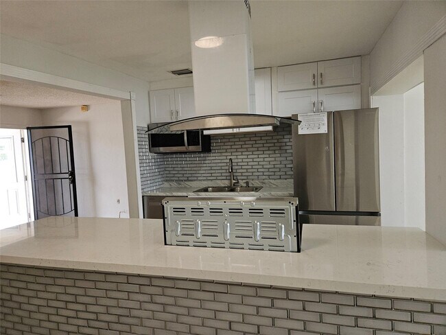 Building Photo - 6610 SW 26th St