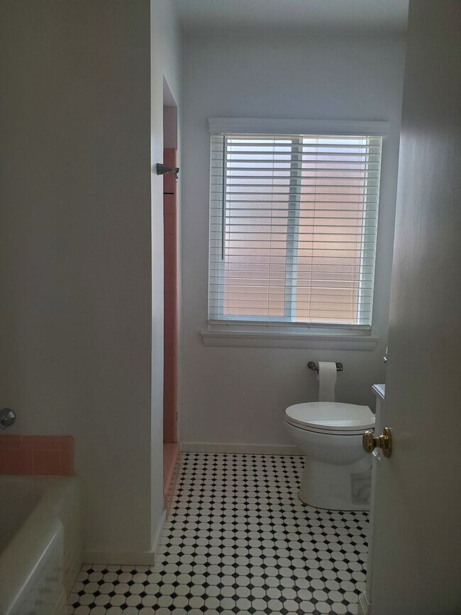 Building Photo - Recently Upgraded and Refreshed House with Pool and Casita