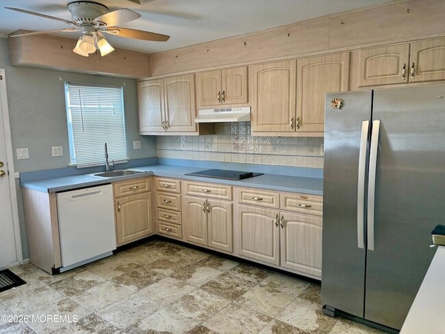 Building Photo - 802B Balmoral Ct