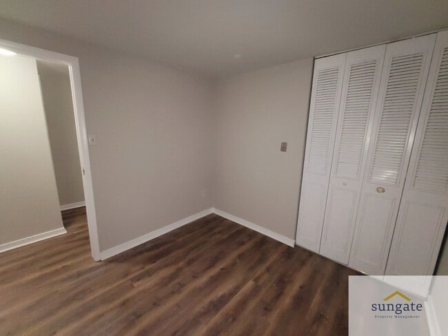 Building Photo - 488 West Ct