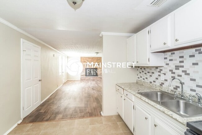 Building Photo - 3 Bedroom Pet-Friendly Home in Jacksonvill...