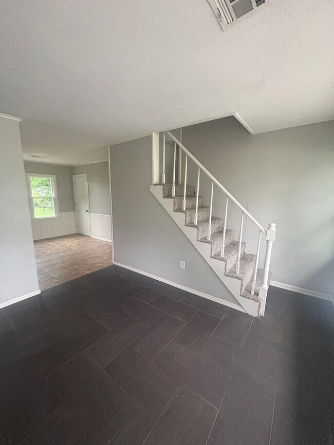 Building Photo - 3 bedroom 1 bath