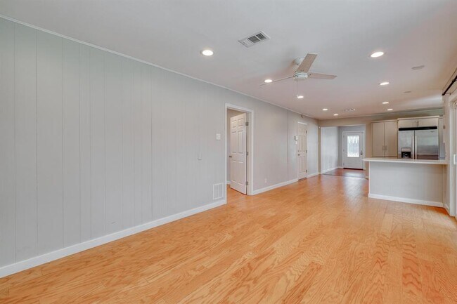 Building Photo - 8202 Polar Dr